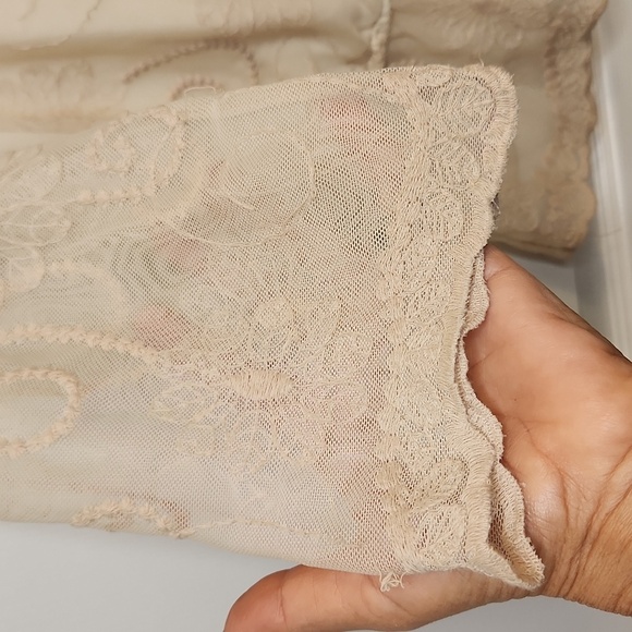 Dressbarn Women's Champagne Embroidered Floral Lace Blouse Size S - Picture 6 of 16